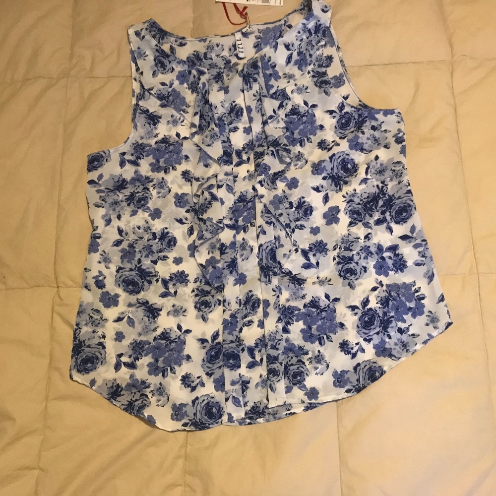 Elle sleeveless blouse w/ruffle, M